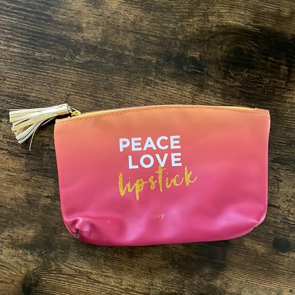 ipsy Handbags - Ipsy Cosmetic Case * 7" x 5" * Peace Love‎ Lipstick
